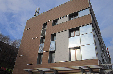 Отделка фасада офиса панелями